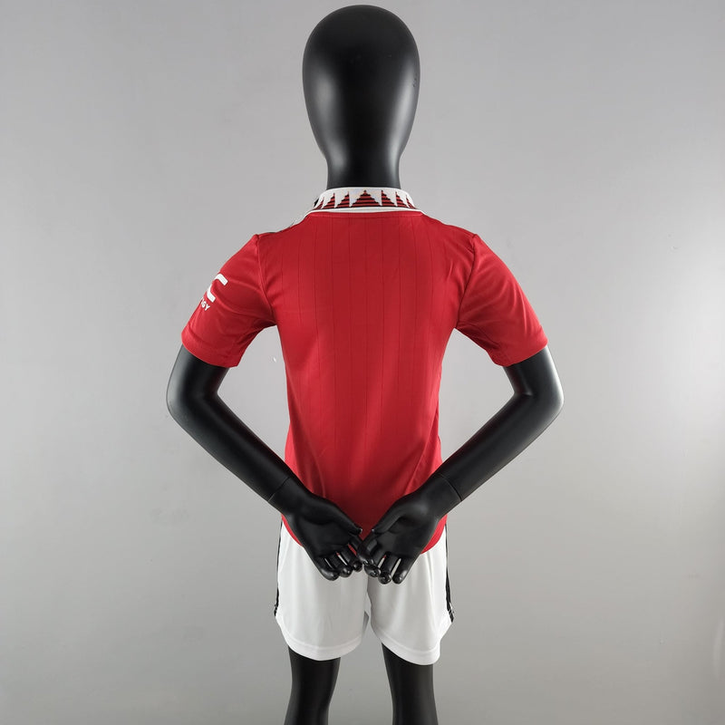 Camisa + short kids do Manchester United 22/23 1º uniforme - Boleragi Store